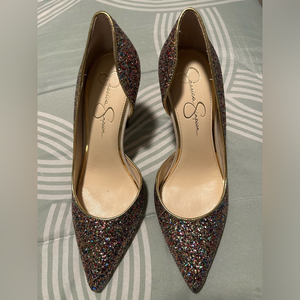 Gently used worn twice  size 10 Jessica Simpsons pumps 4 1/5 inch heel